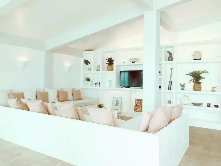 Villa Dining